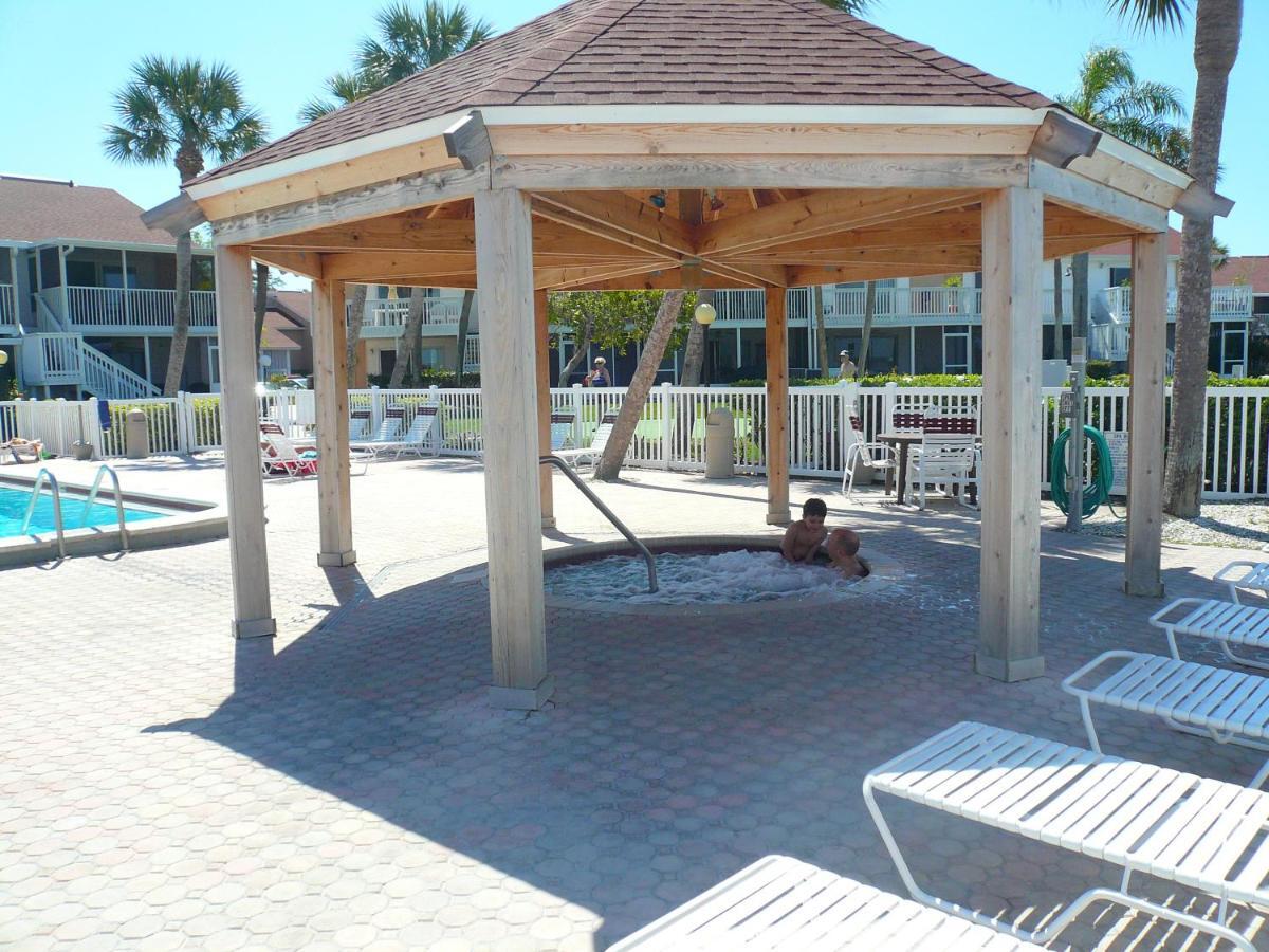 Two Bedroom Two Bath Family Condo - Sleeps Four - Unit B - Private Beach St. Petersburg Extérieur photo